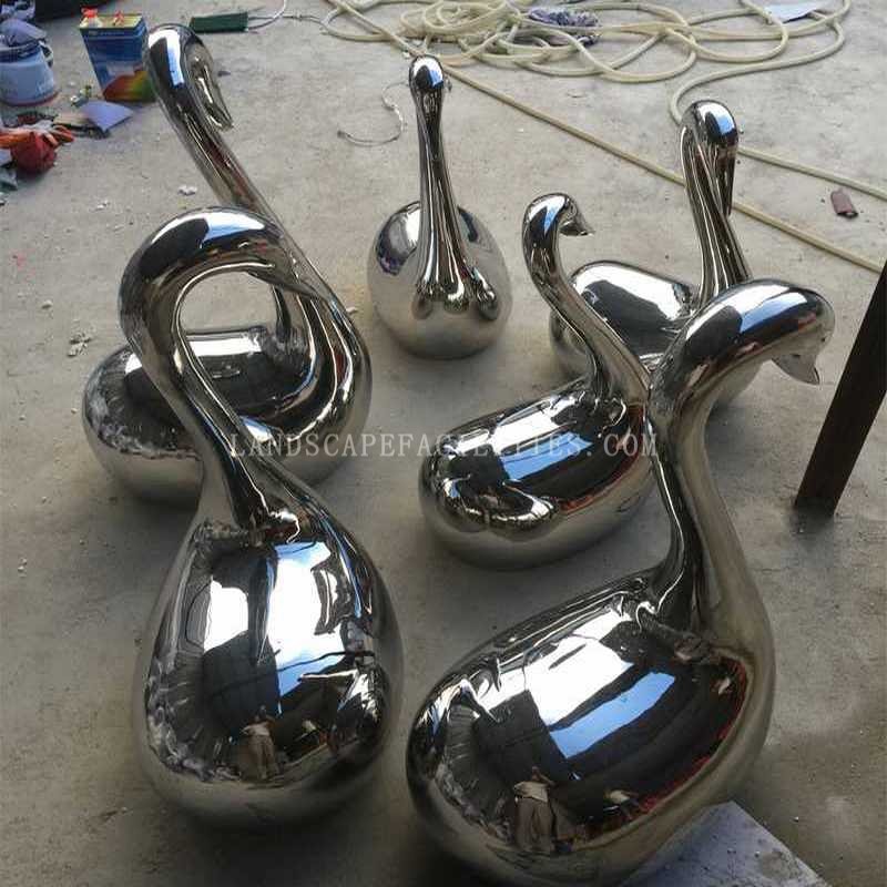 How often should stainless steel sculptures be inspected for damage?(pic1)